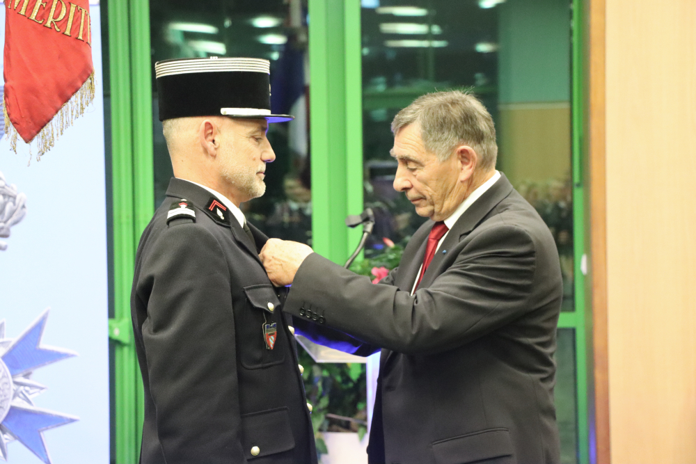 Hubert Varlet Le colonel Philippe Varlet fait chevalier de l'ONM